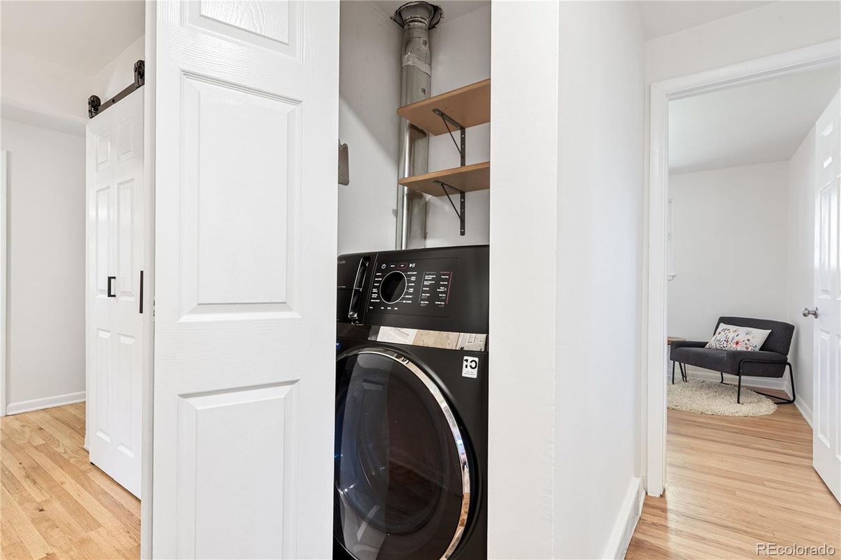 Interior, Utility Closets, Washer, Wood Texture Flooring