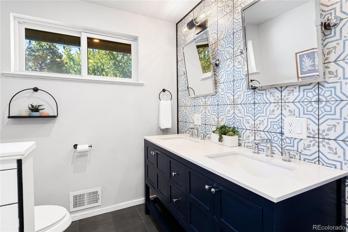 Bathroom, Dual Sink Vanities, Interior