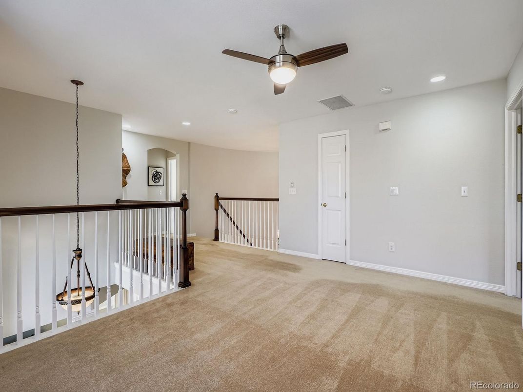 Empty room, Interior, Pendant Lights, Recessed Lighting