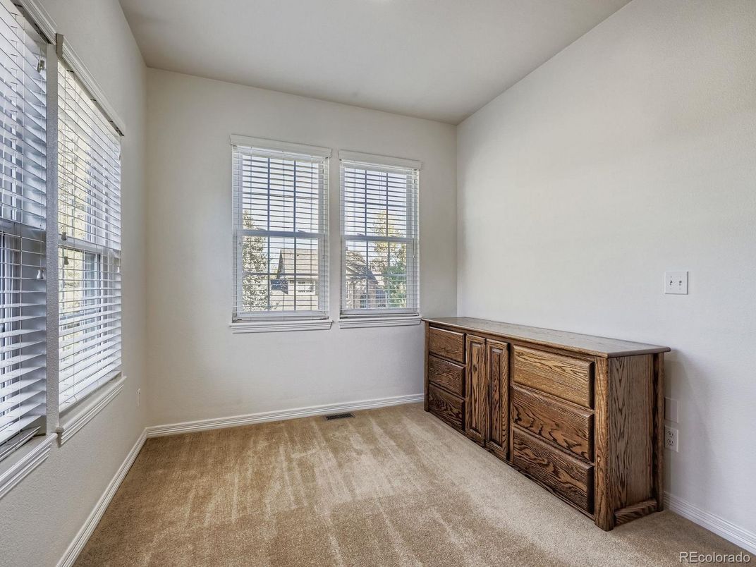 Empty room, Interior