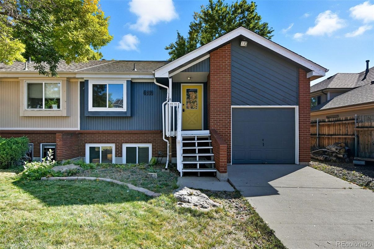 Attached, Exterior, Facade, Brick Facade, Raised Ranch
