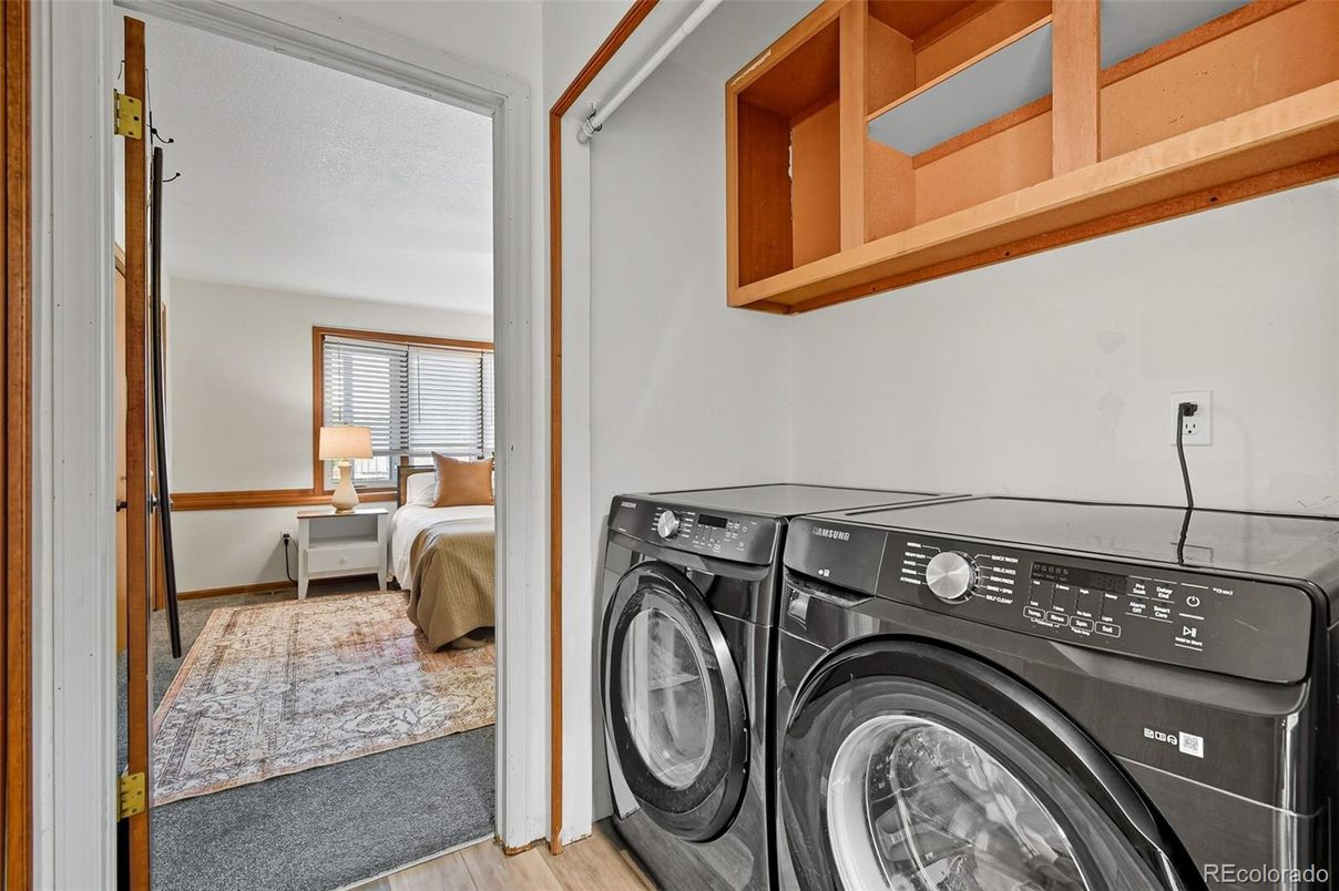 Bedroom, Interior, Washer, Wood Texture Flooring