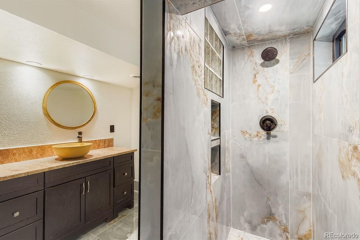 Bathroom, Interior, Recessed Lighting