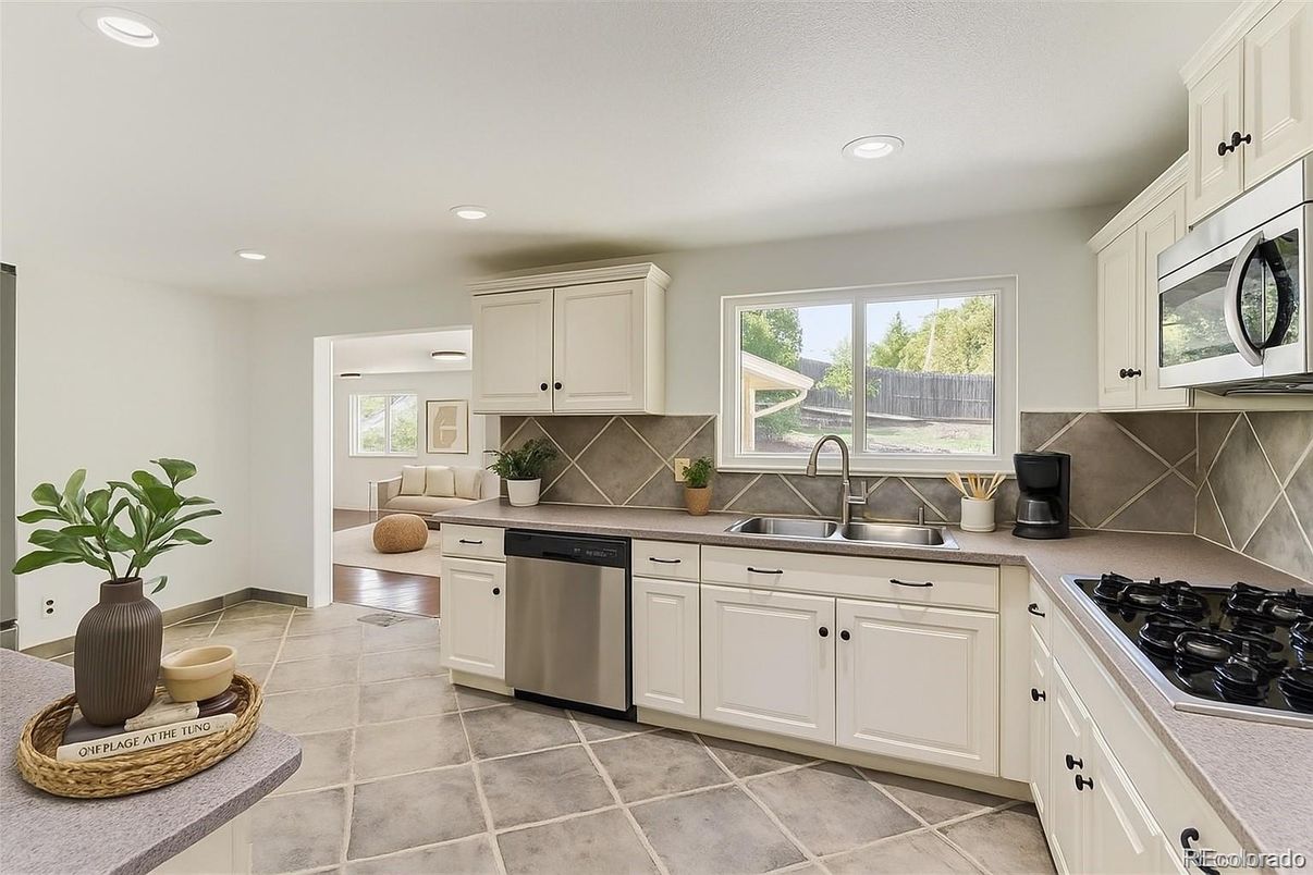 Dining room, Interior, Kitchen, Recessed Lighting, Stainless Steel Appliances