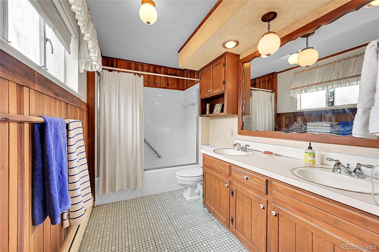 Bathroom, Dual Sink Vanities, Interior