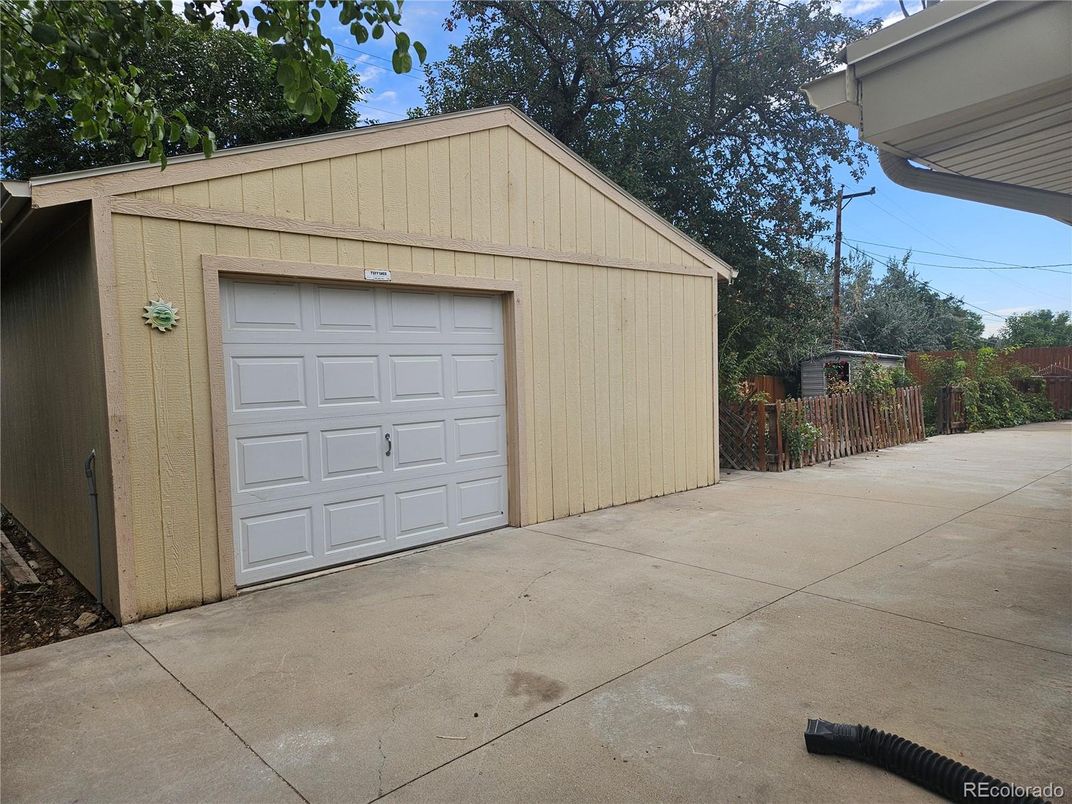 Detached Garage, Exterior