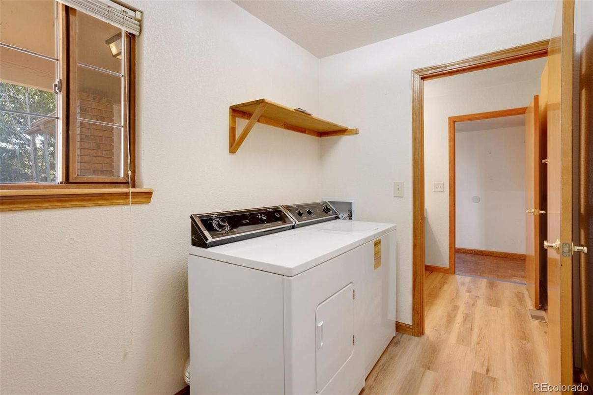 Interior, Utility Closets, Washer, Wood Texture Flooring