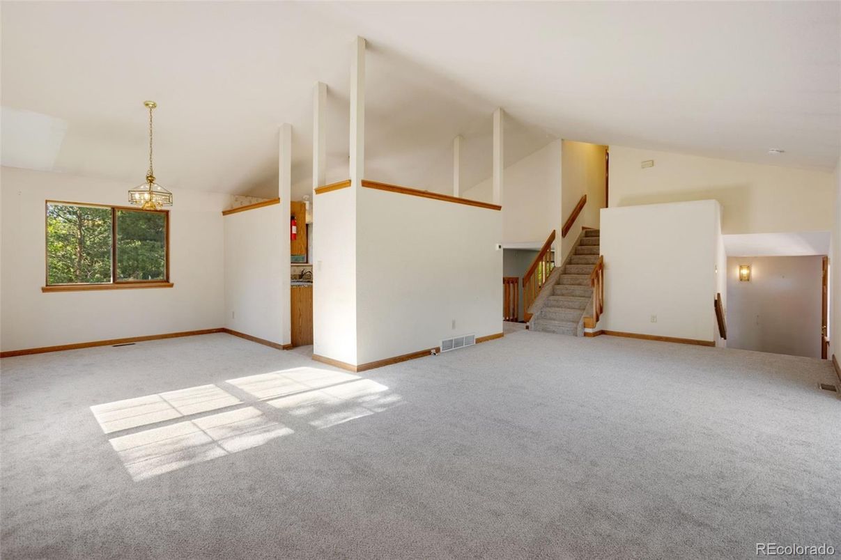 Empty room, Interior, Pendant Lights