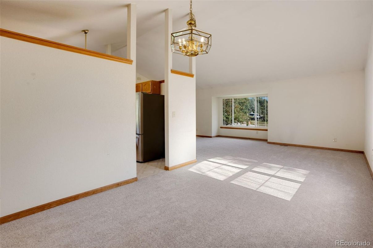 Empty room, Interior, Pendant Lights