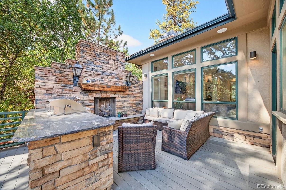 Exterior, Outdoor Kitchen