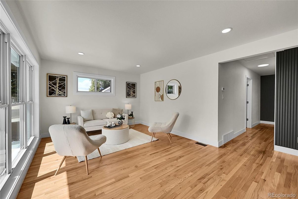 Interior, Living room, Recessed Lighting, Wood Texture Flooring
