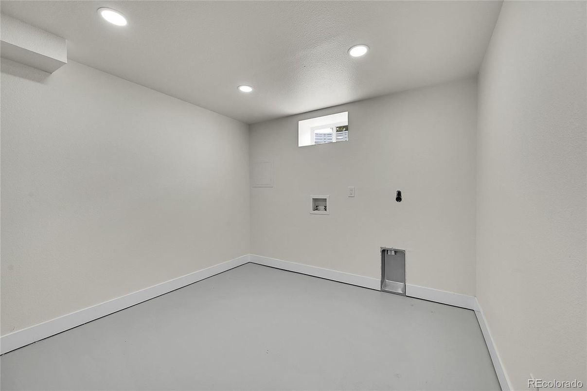 Empty room, Interior, Recessed Lighting