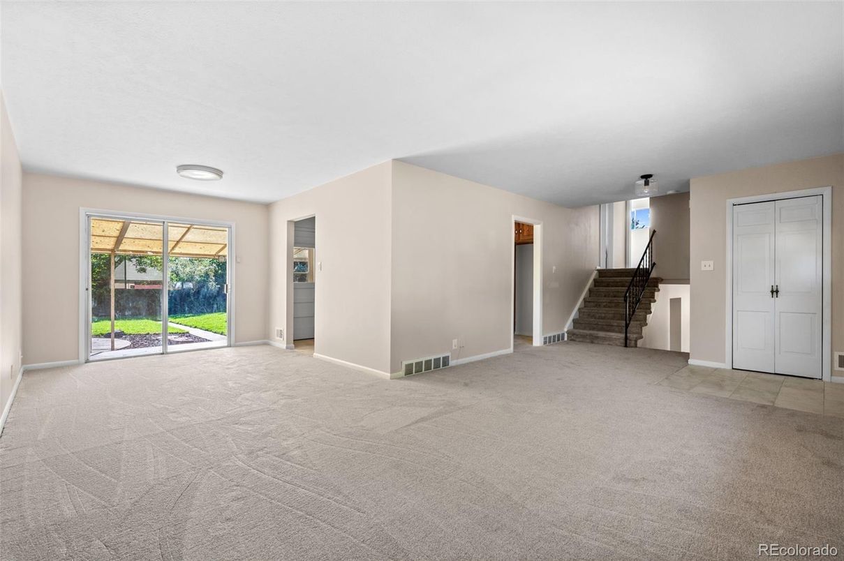 Empty room, Interior, Recessed Lighting