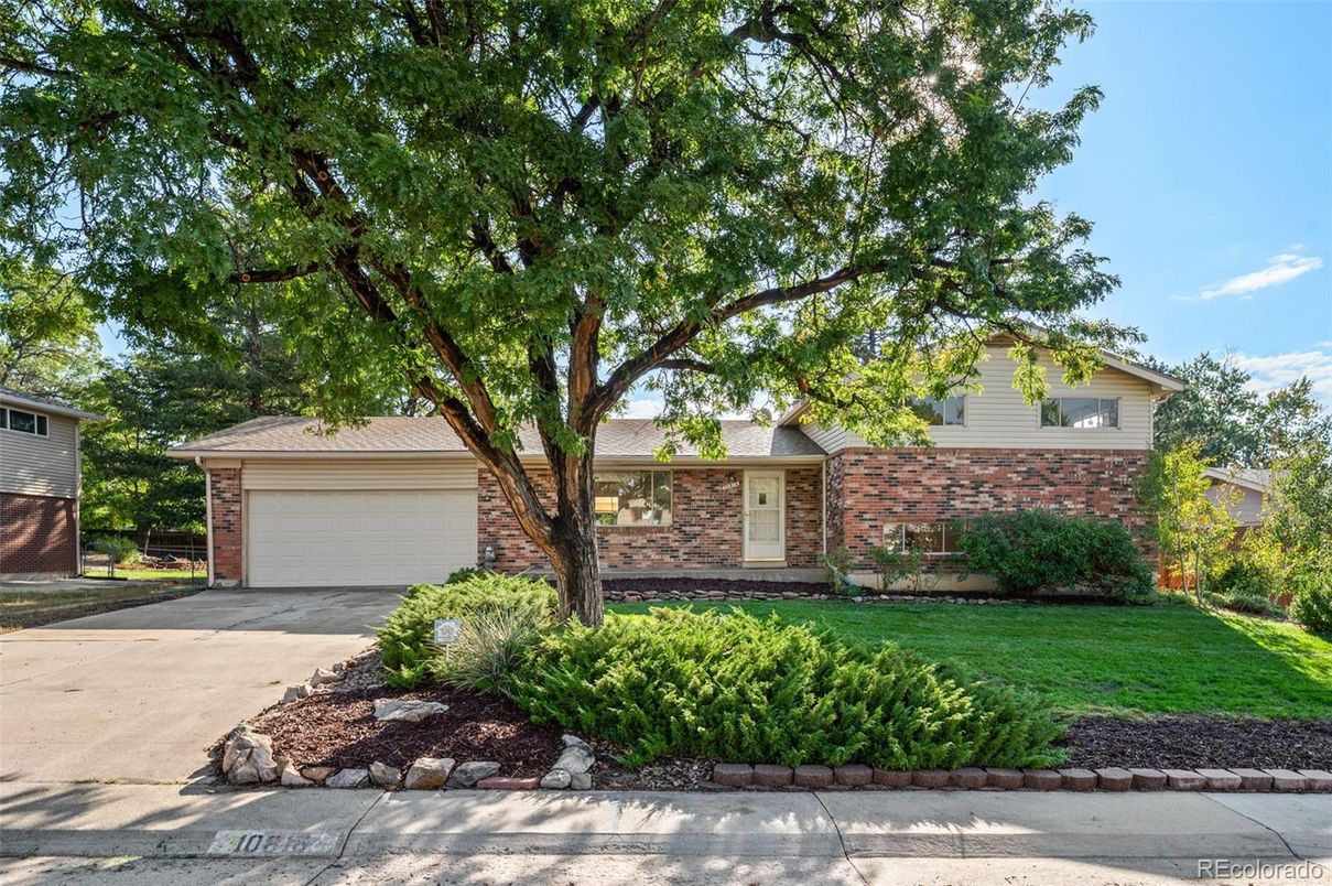 Attached, Exterior, Facade, Brick Facade, Split Level