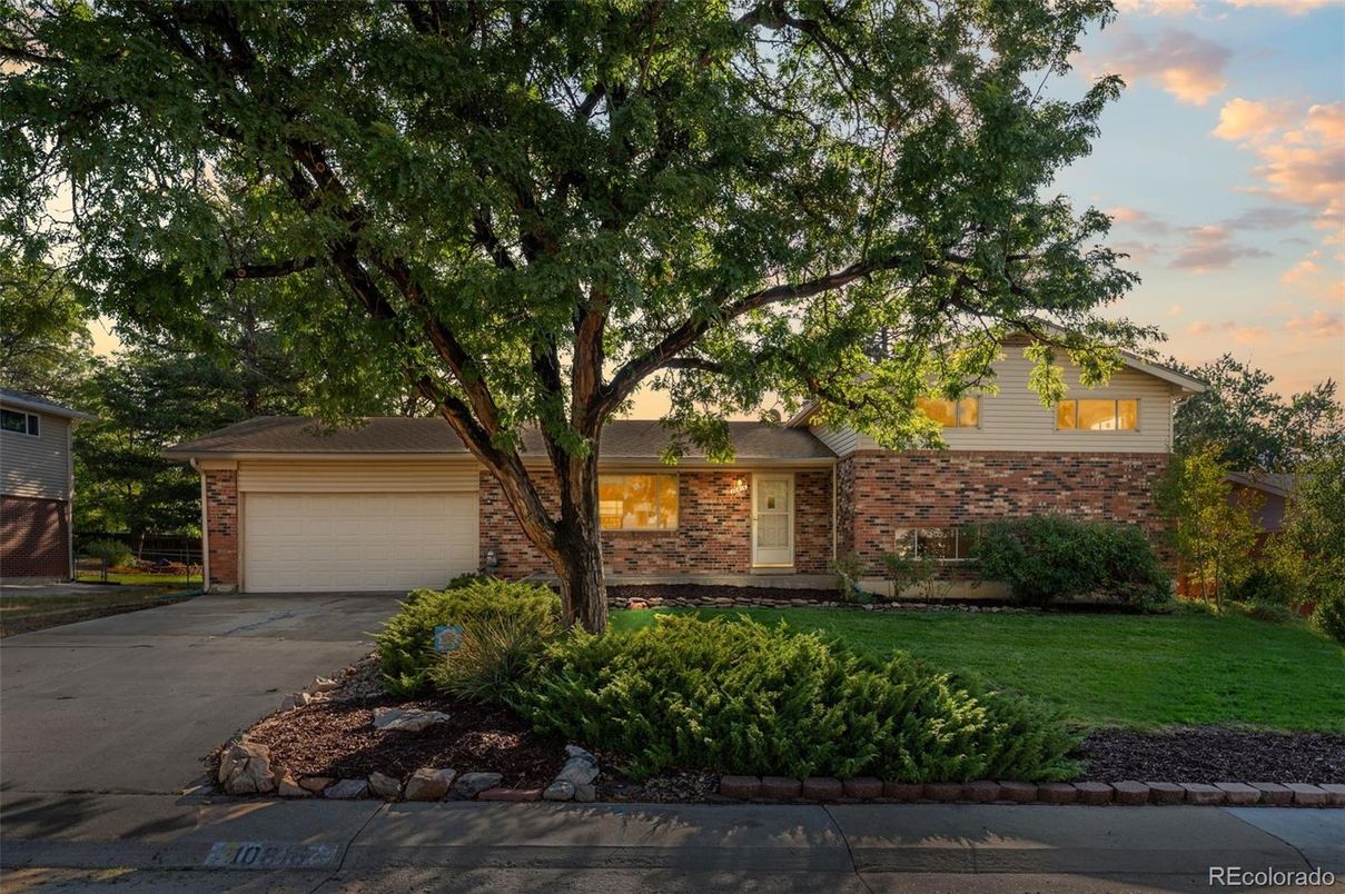 Attached, Exterior, Facade, Brick Facade, Split Level