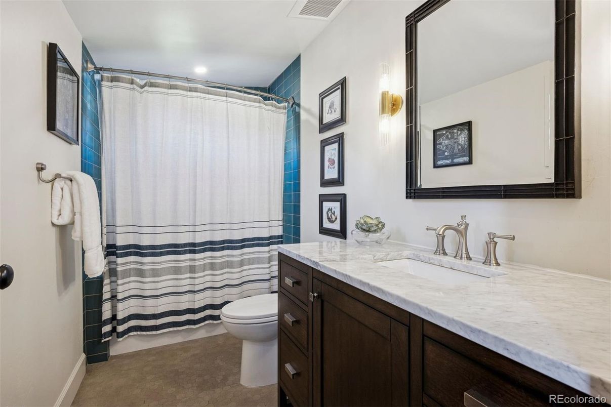 Bathroom, Interior, Recessed Lighting