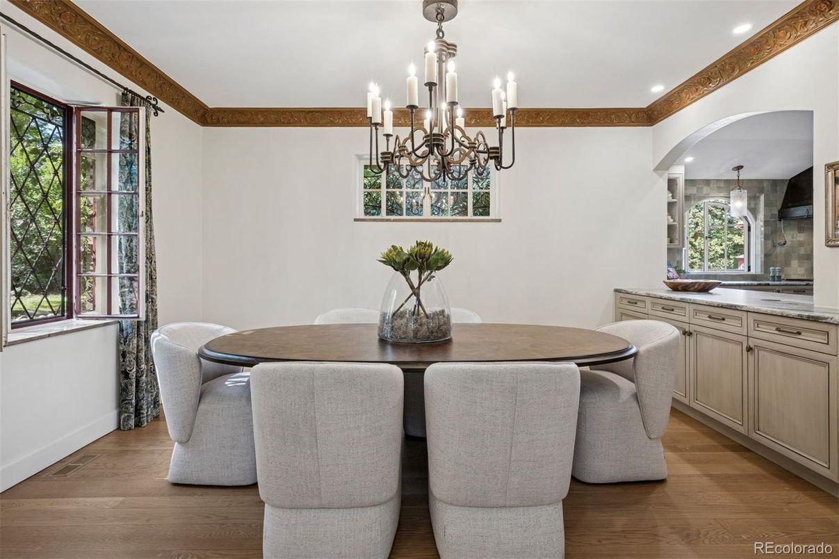 Chandelier, Dining room, Interior, Recessed Lighting, Wood Texture Flooring