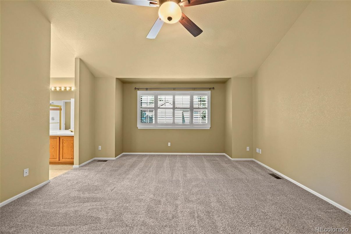 Empty room, Interior