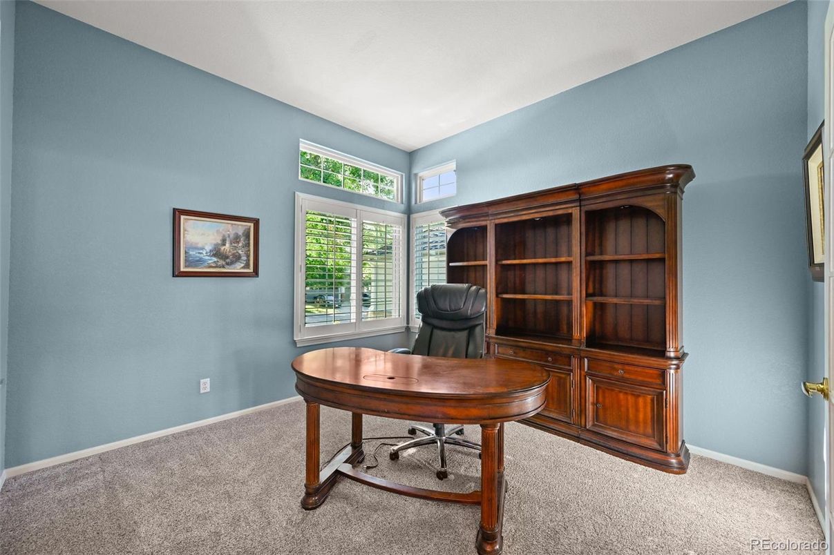Home Office, Interior