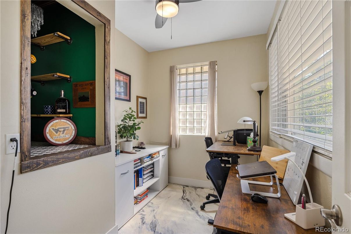Home Office, Interior