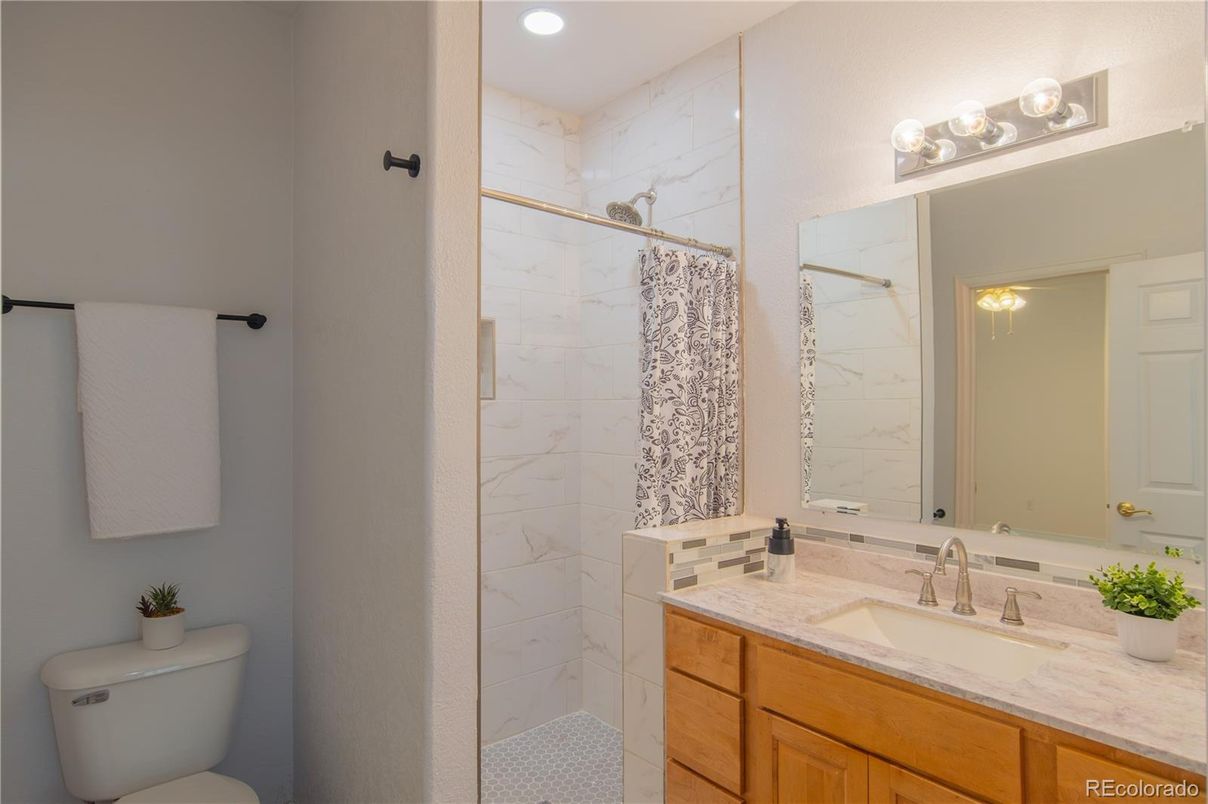 Bathroom, Interior, Marble Walls, Recessed Lighting