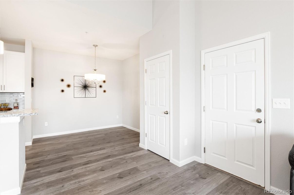 Empty room, Interior, Pendant Lights, Wood Texture Flooring