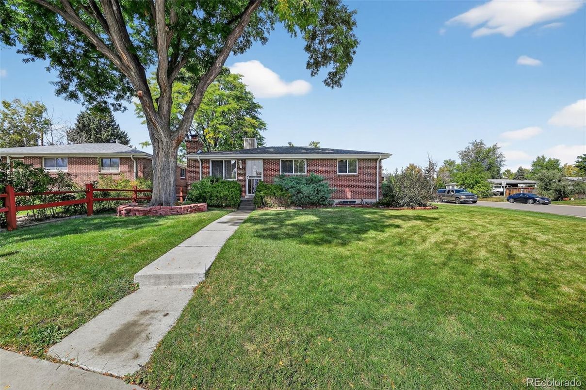 Exterior, Facade, Brick Facade, Ranch