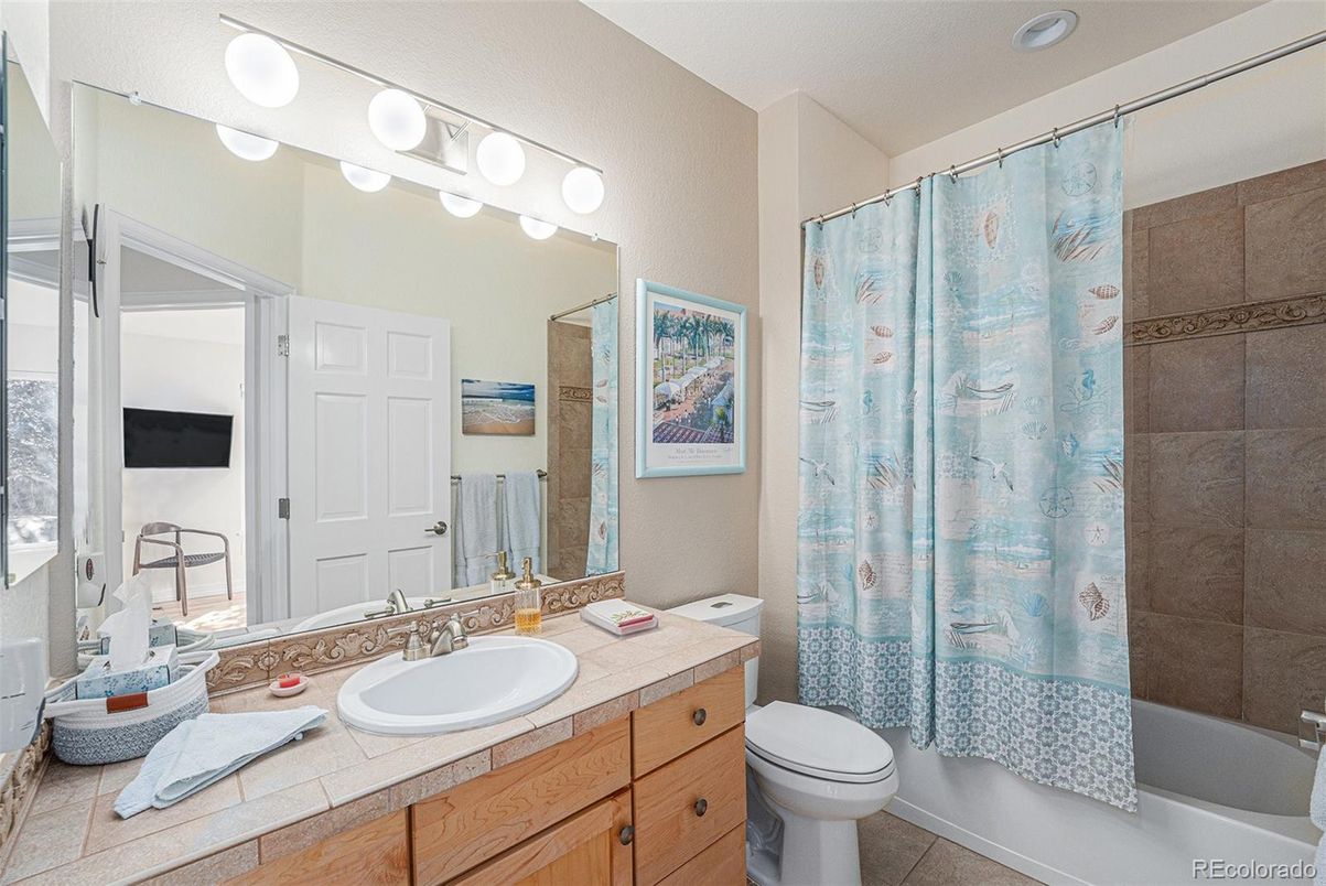 Bathroom, Interior, Tile Countertops