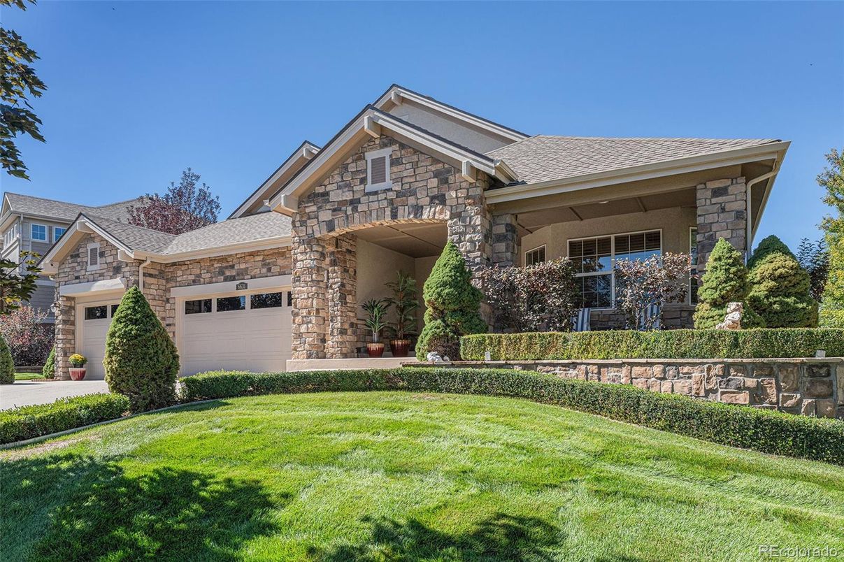 Attached, Exterior, Facade, American Craftsman