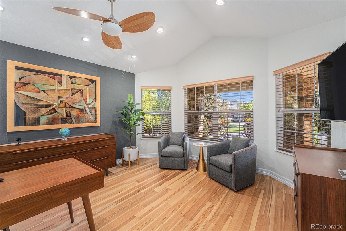 Interior, Piano, Recessed Lighting, Wood Texture Flooring