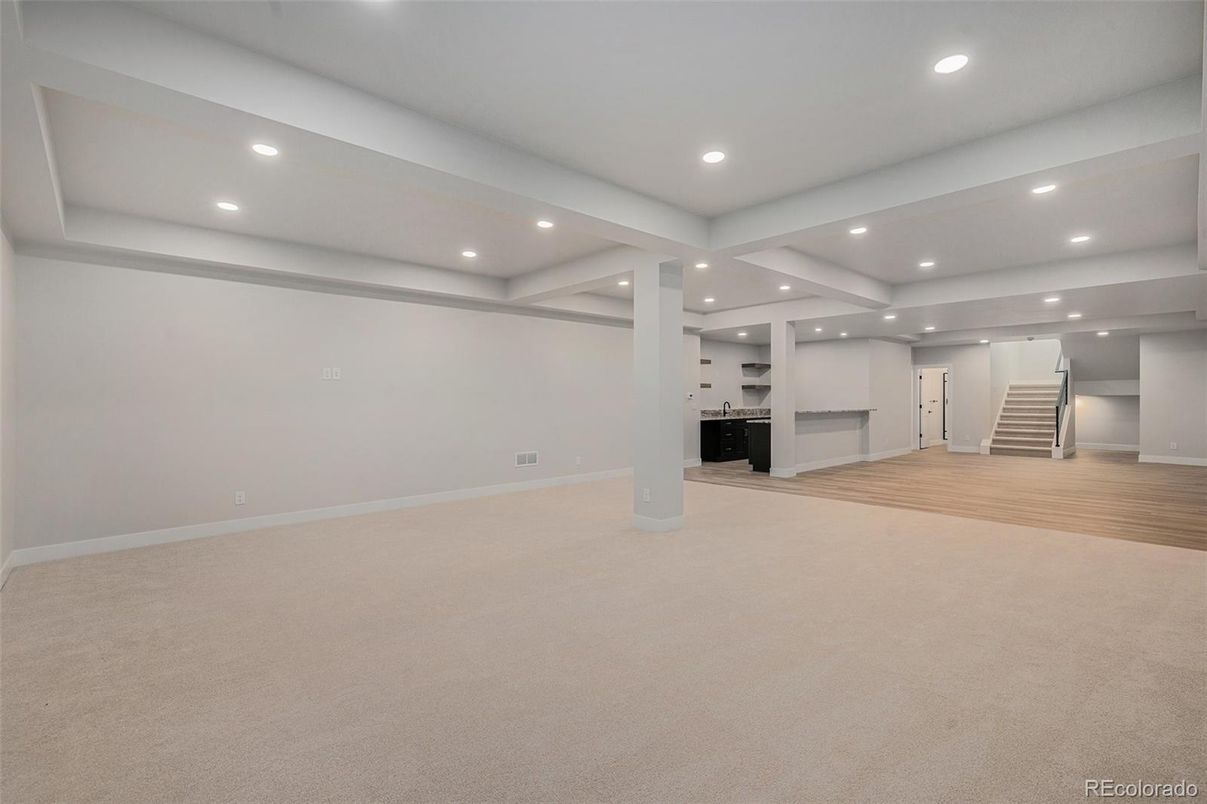 Empty room, Interior, Recessed Lighting