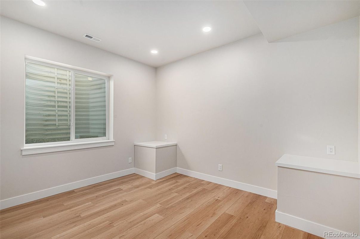 Empty room, Interior, Recessed Lighting, Wood Texture Flooring