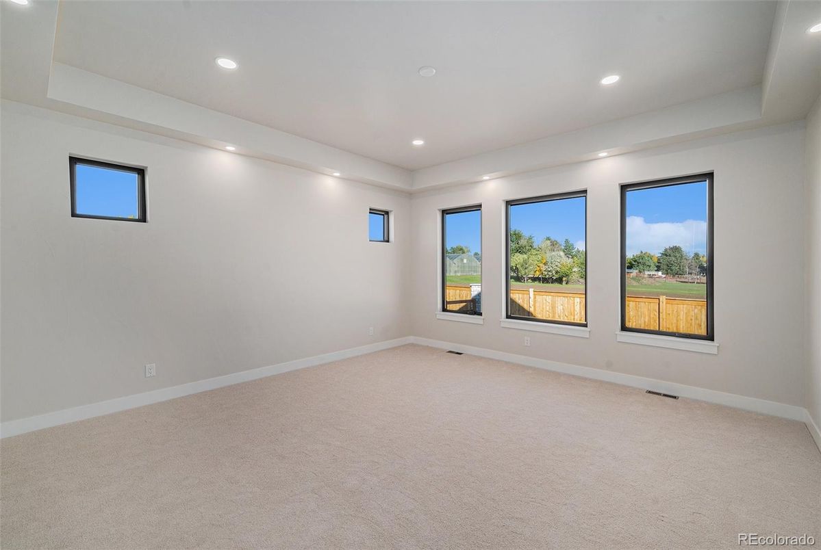 Empty room, Interior, Recessed Lighting