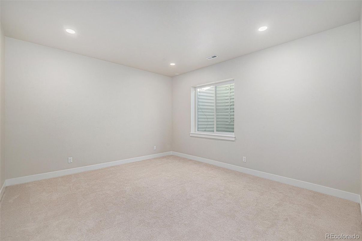 Empty room, Interior, Recessed Lighting