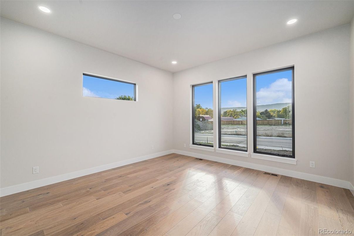 Empty room, Interior, Recessed Lighting, Wood Texture Flooring