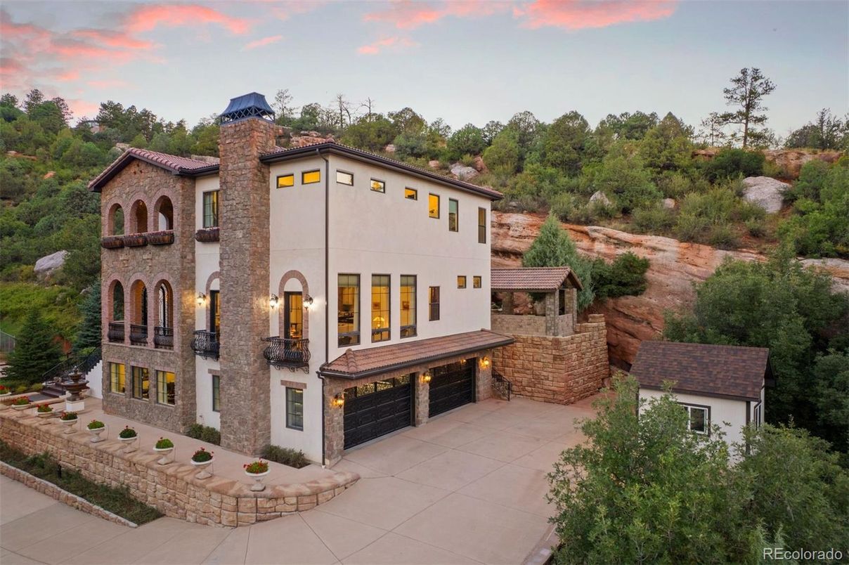 Attached, Exterior, Facade, Mediterranean