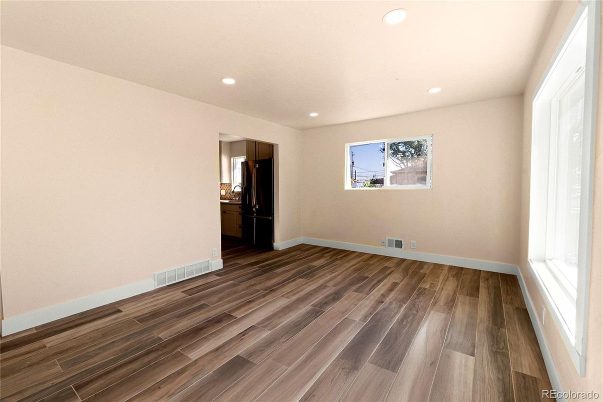 Empty room, Interior, Recessed Lighting, Wood Texture Flooring