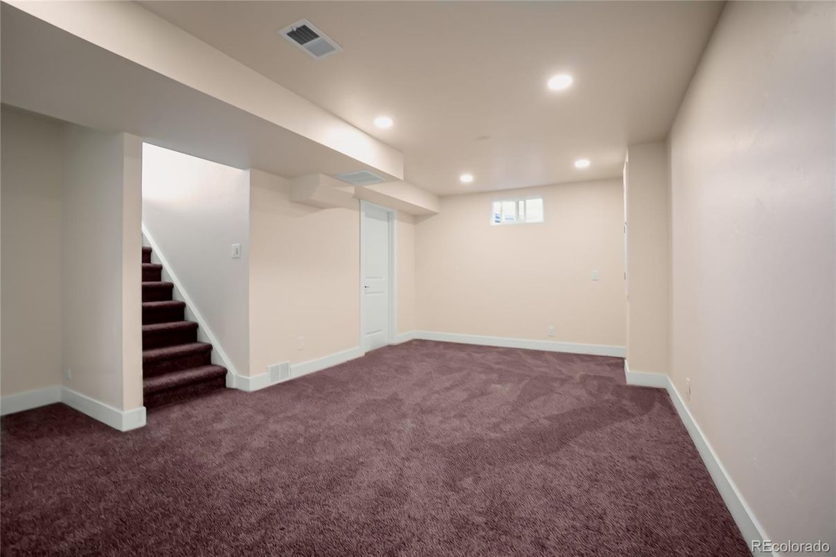 Empty room, Interior, Recessed Lighting