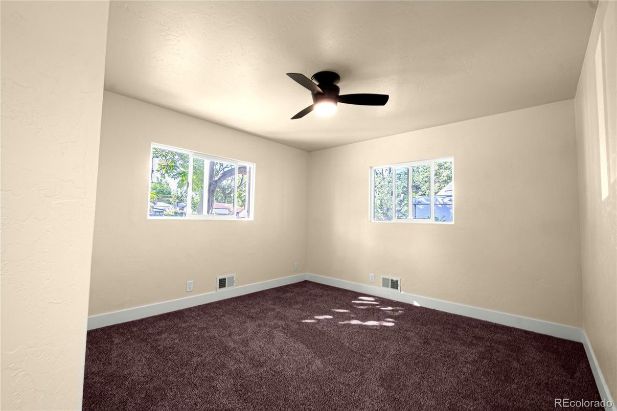 Empty room, Interior