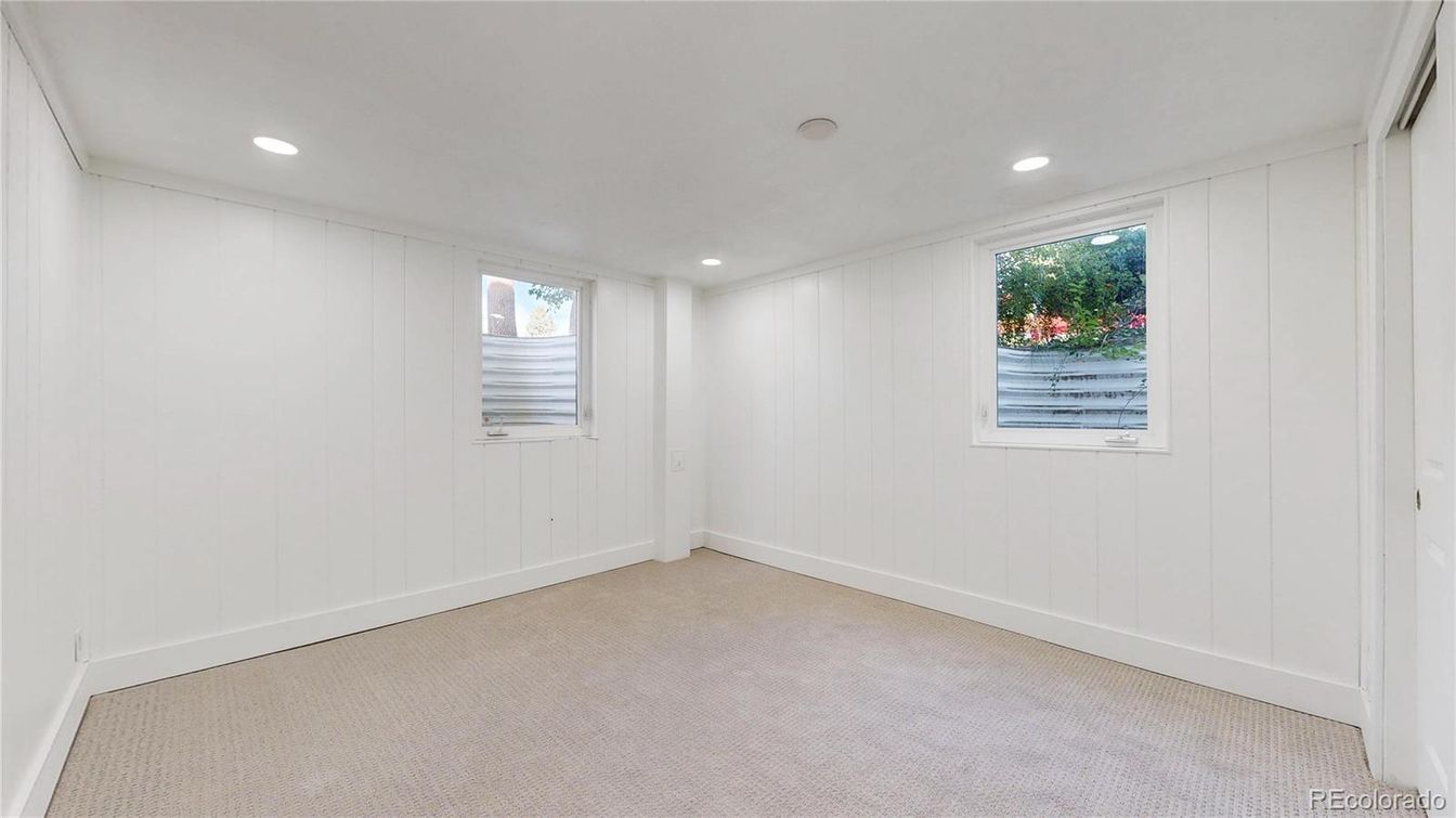 Empty room, Interior, Recessed Lighting