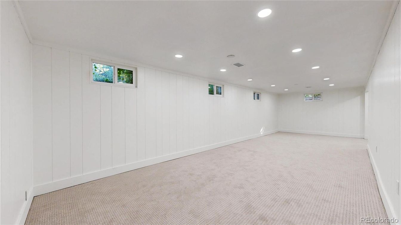 Empty room, Interior, Recessed Lighting