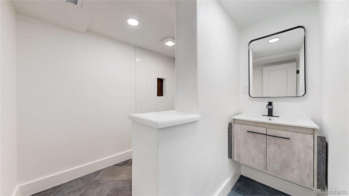 Bathroom, Interior, Recessed Lighting