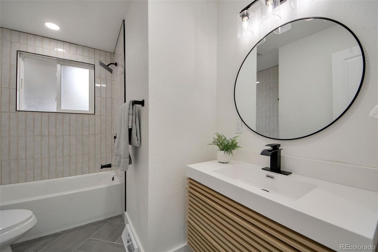 Bathroom, Interior, Recessed Lighting