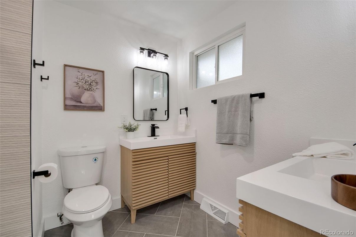 Bathroom, Dual Sink Vanities, Interior