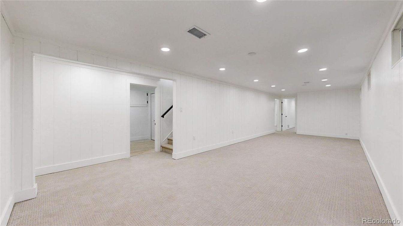 Empty room, Interior, Recessed Lighting