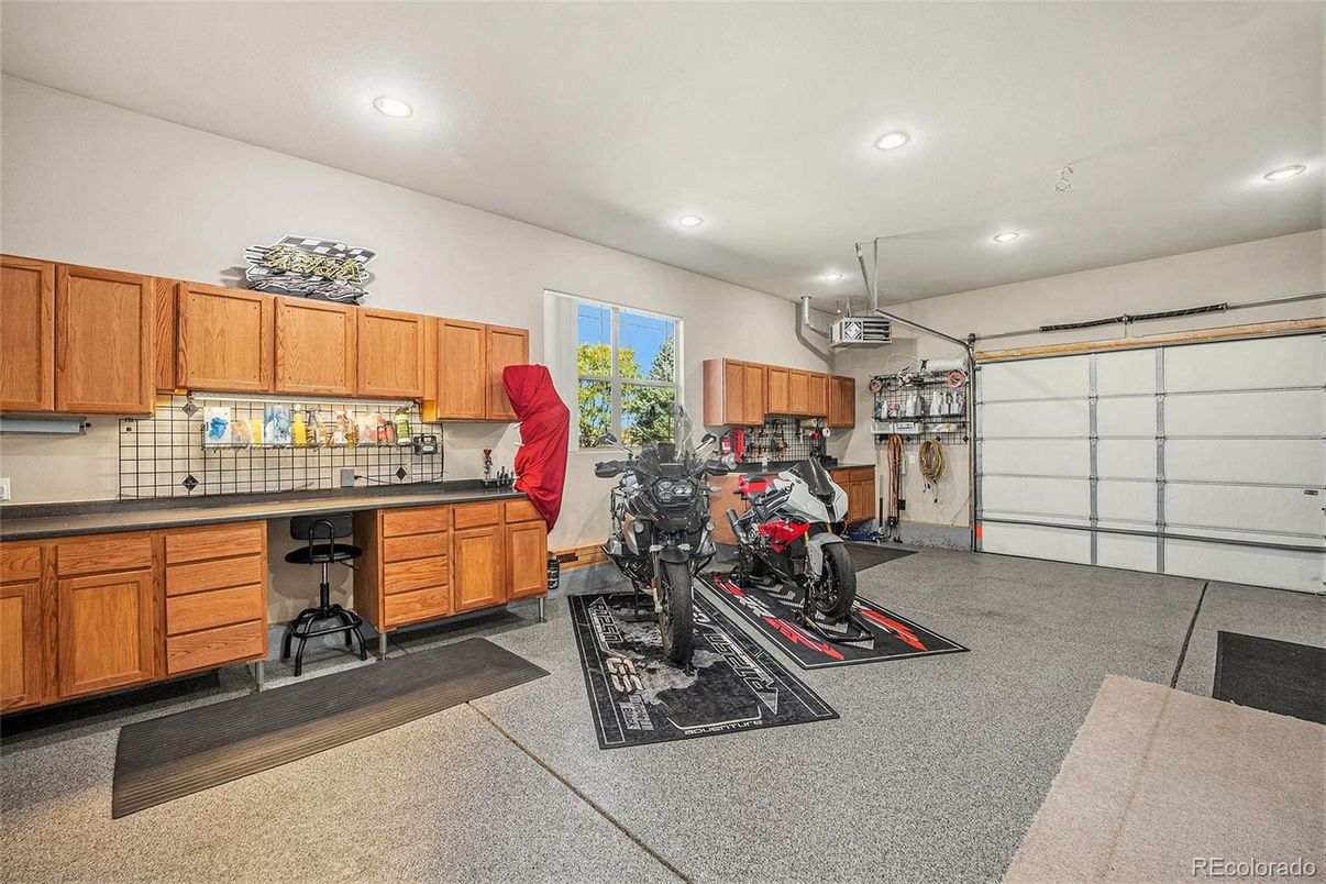 Fitness Equipment, Garage, Interior, Recessed Lighting