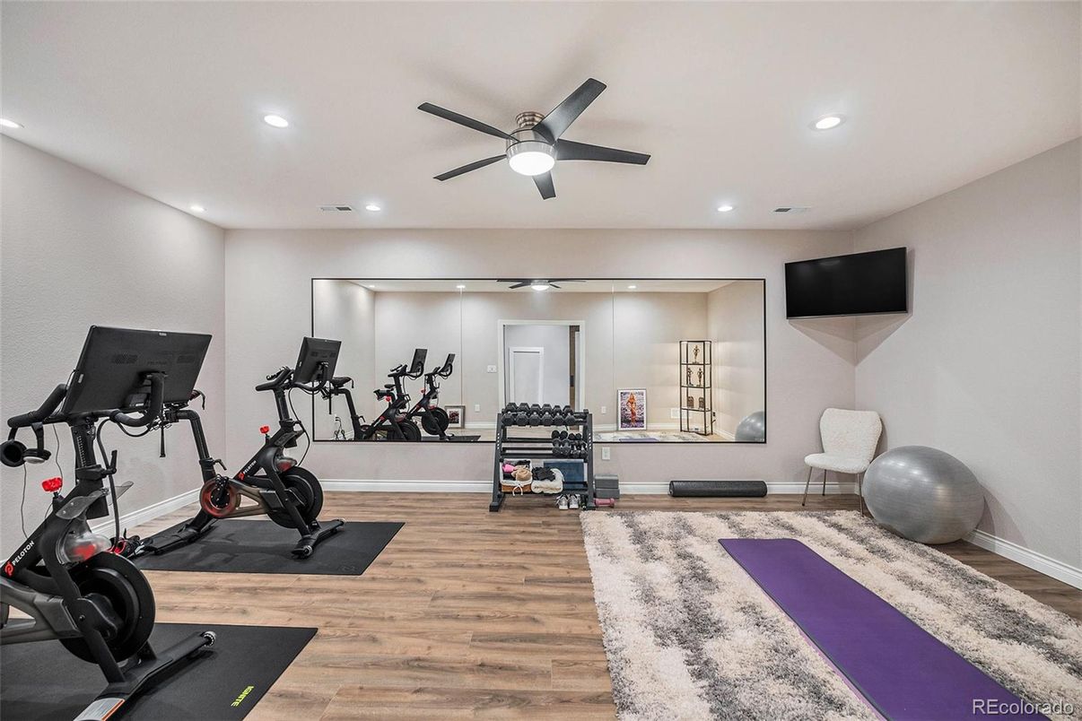 Fitness Equipment, Interior, Recessed Lighting, Wood Texture Flooring