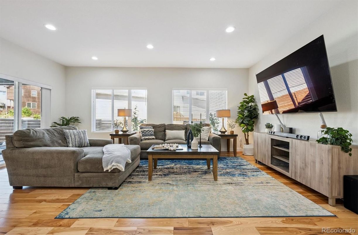 Interior, Living room, Recessed Lighting, Wood Texture Flooring