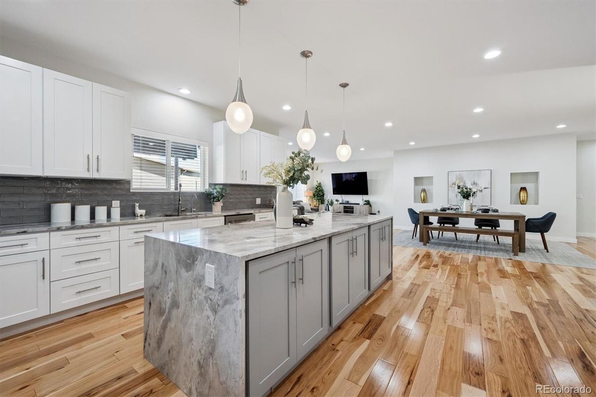Dining room, Interior, Kitchen, Pendant Lights, Recessed Lighting, Wood Texture Flooring