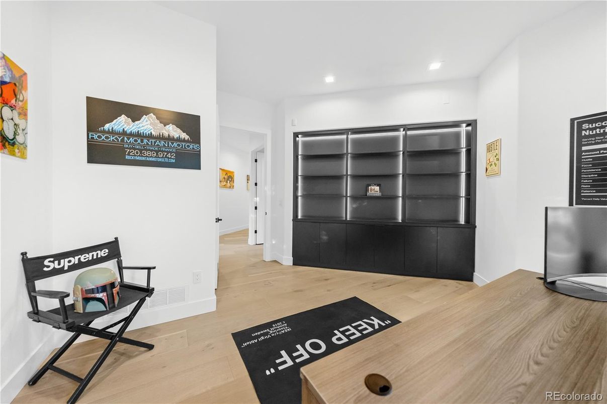 Interior, Recessed Lighting, Wood Texture Flooring